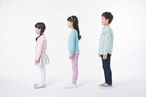 <b>또래보다 작은 성장 지연 아이</b>